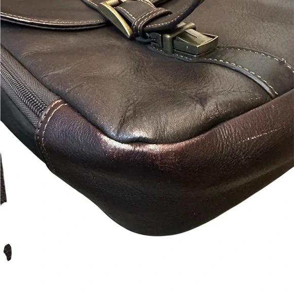 Samsonite Colombian Leather Flap-Over Messenger Laptop Bag - Picture 8 of 15